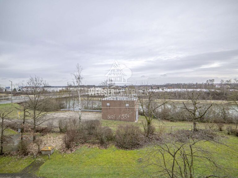 Aussicht vom Schlafzimmer auf den Main-Donau Kanal
